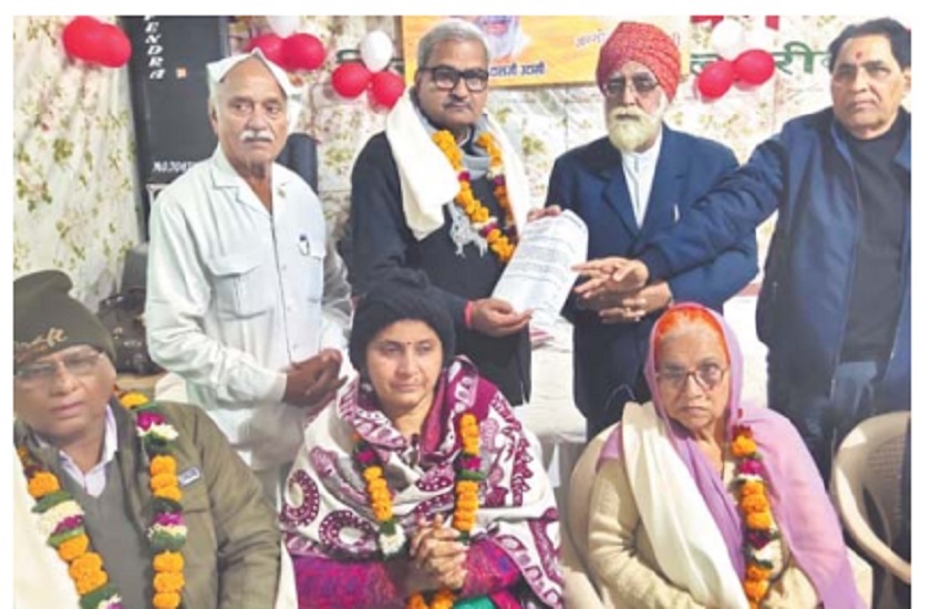 पाक से धार्मिक प्रताडऩा के कारण रीवा पहुंचे 15 परिवारों से सांसद जर्नादन मिश्रा ने की मुलाकात पाक से धार्मिक प्रताडऩा के कारण रीवा पहुंचे 15 परिवारों से सांसद जर्नादन मिश्रा ने की मुलाकात