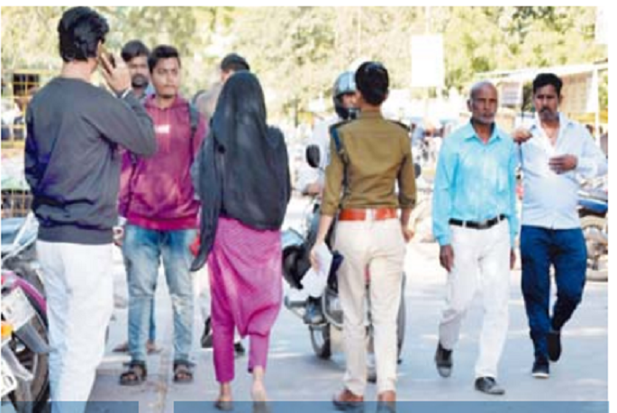 GDC कॉलेज की छात्रा को जबरदस्ती गुलाब का फूल देकर अपनी स्कूटी में बैठाने वाले कांग्रेसी नेता की आई सामत, पढ़िए पूरी खबर : REWA NEWS