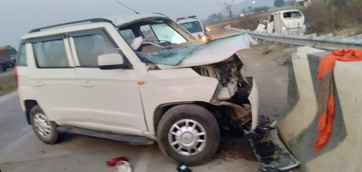 बड़ा हादसा: कार अनियंत्रित होकर रेलिंग में घुसी, 3 की मौत 4 गंभीर : Satna/Rewa News