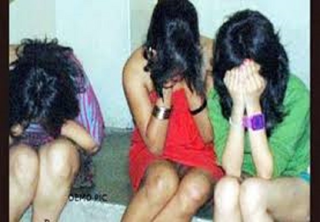 असम और बंगाल से आती थी लड़किया होटल में करती थी देह व्यापार, स्टांप पेपर पर लिखवाया था- हां मैं तैयार हूं : INDORE NEWS असम और बंगाल से आती थी लड़किया होटल में करती थी देह व्यापार, स्टांप पेपर पर लिखवाया था- हां मैं तैयार हूं : INDORE NEWS