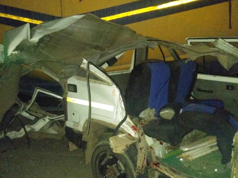 कार और ट्रक की टक्कर में 3 लोगों की मौत, 6 घायल