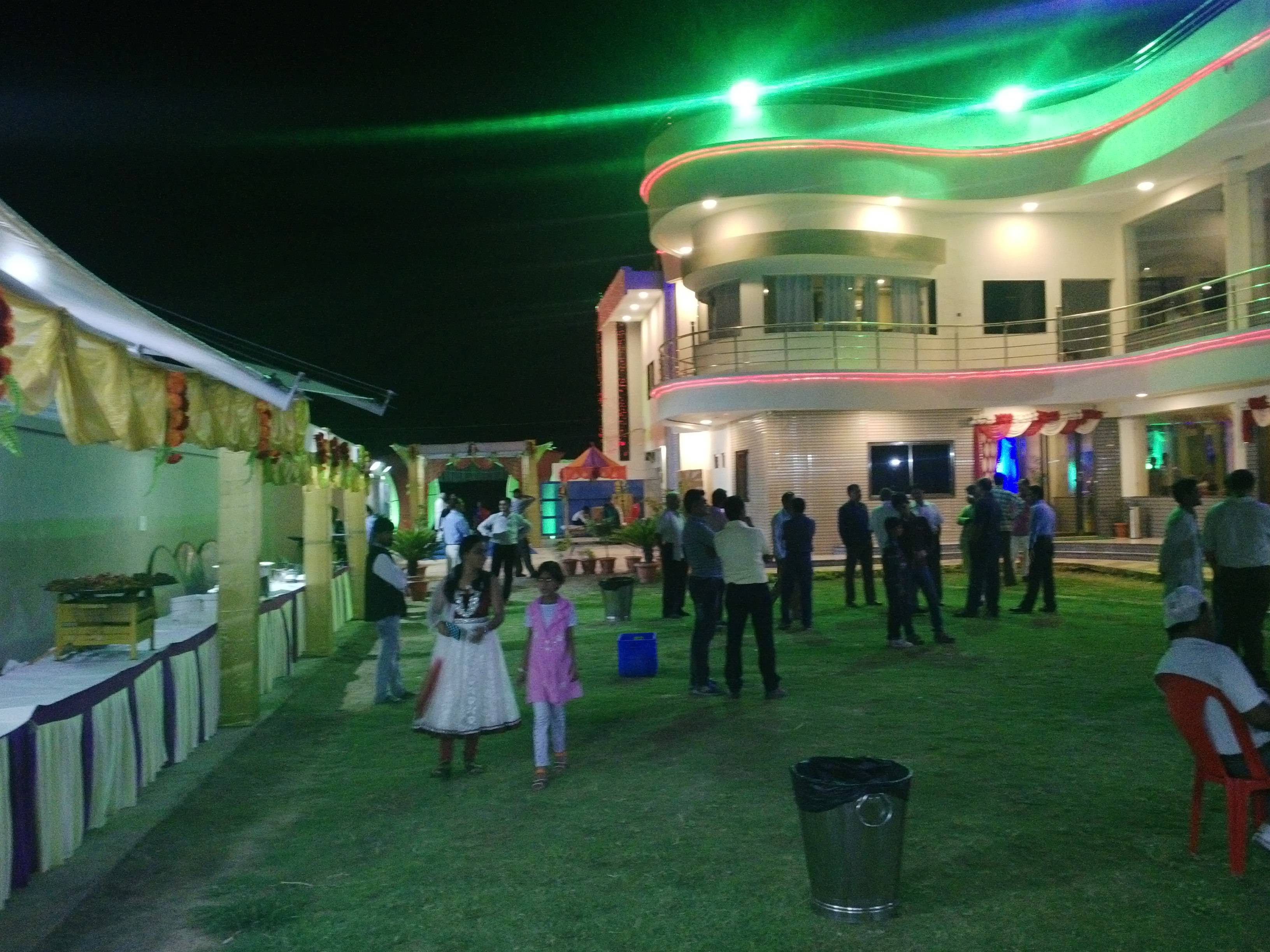 रीवा में निगम ने अवैध बारात घरों पर शुरू की कार्रवाई, कई सील