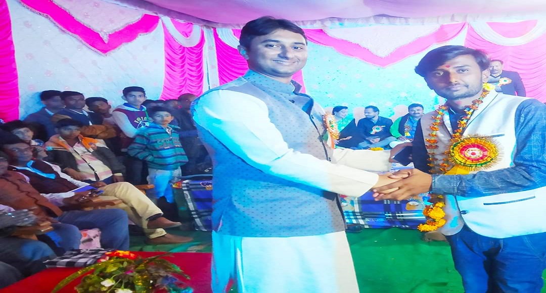 विधायक सिरमोर दिव्यराज सिंह के मौजूदगी में खूब लगे ठहाके, लूटी वाहवाही : REWA NEWS विधायक सिरमोर दिव्यराज सिंह के मौजूदगी में खूब लगे ठहाके, लूटी वाहवाही : REWA NEWS