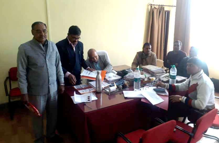 रीवा: दो करोड़ से अधिक का आसामी है संचालक झारिया, लोकायुक्त ने रिश्वत लेते पकड़ा था