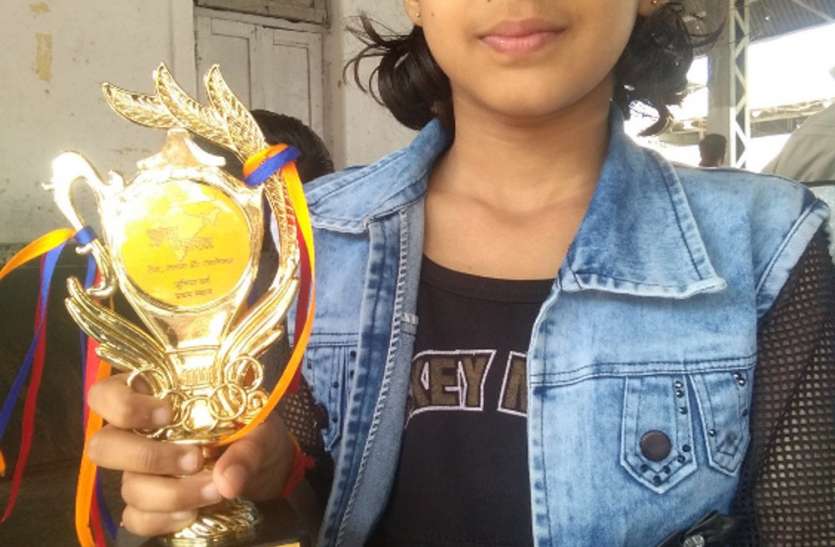 योगासन में सतना की बेटी KRIPA MISHRA ने जीता मैडल, तीन बार कर चुकी है जिले का नाम रोशन