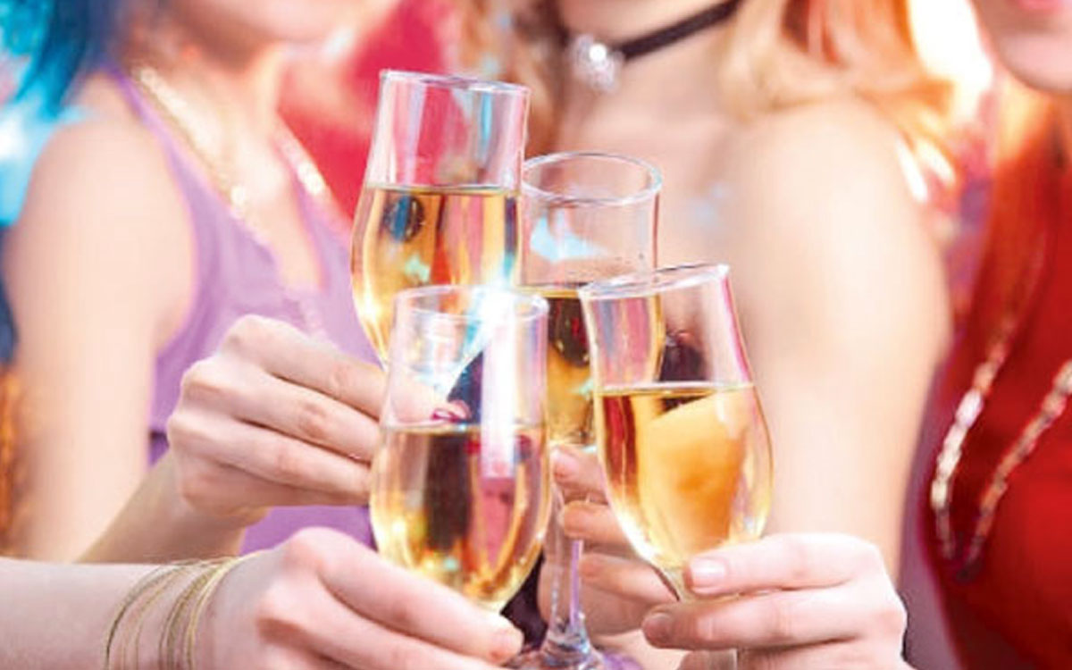 महिलाओं के लिए अलग से शराब की दुकान खोलेगी कमलनाथ की मध्य प्रदेश सरकार महिलाओं के लिए अलग से शराब की दुकान खोलेगी कमलनाथ की मध्य प्रदेश सरकार