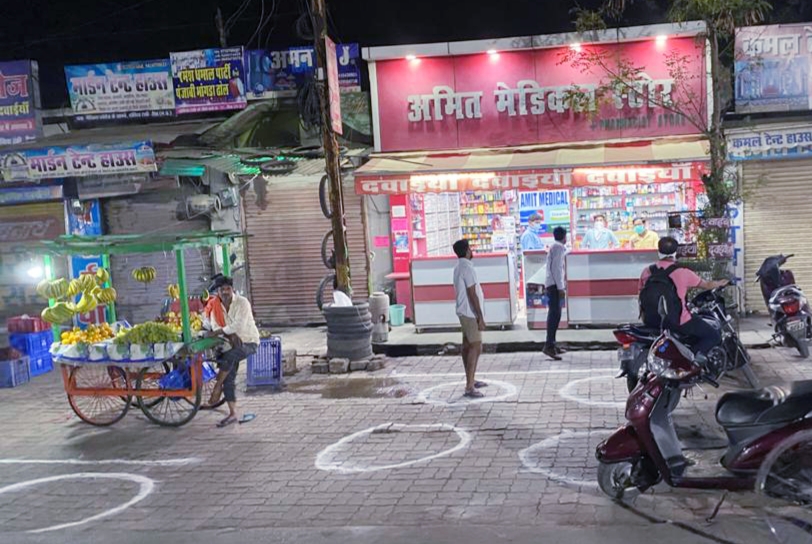 REWA NAGAR NIGAM ने सोशल डेस्टेंसिंग की शुरू की पहल, दूकानदार भी दे रहे साथ