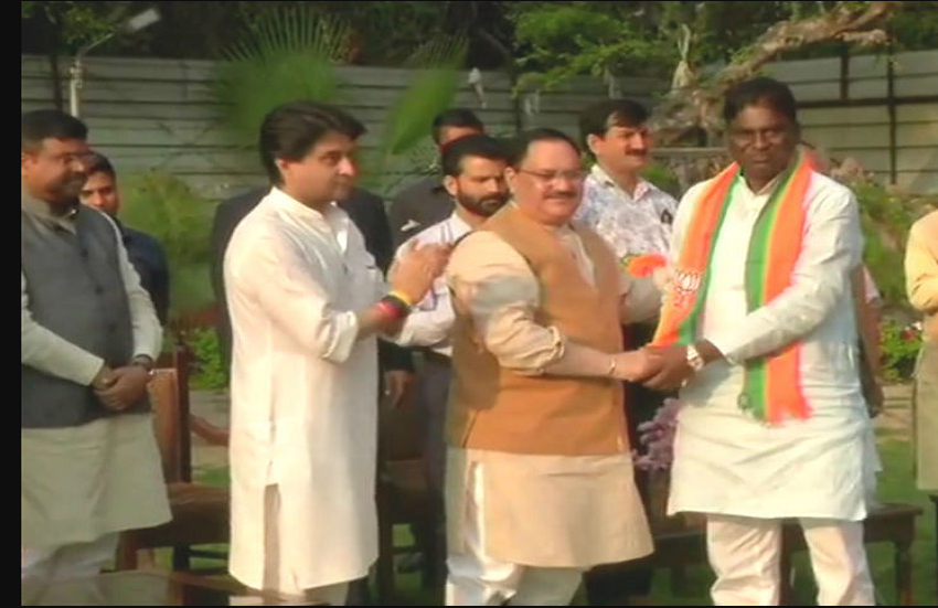 बड़ी खबर : कांग्रेस के बागी 21 पूर्व विधायक भाजपा में शामिल, आज दिल्ली पहुंचकर सिंधिया-नड्डा से मिले