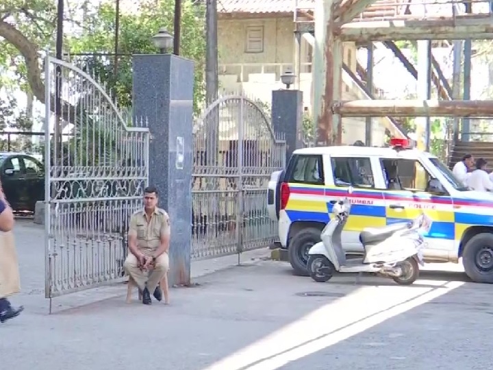 Yes Bank Crisis: संस्थापक के ठिकानों पर CBI की छापेमारी, मुंबई में राणा कपूर की बेटियों का दफ्तर सील Yes Bank Crisis: संस्थापक के ठिकानों पर CBI की छापेमारी, मुंबई में राणा कपूर की बेटियों का दफ्तर सील