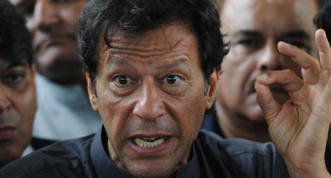 PAKISTAN PM IMRAN KHAN बोले, भुखमरी की हालत, कोई तो कर्ज...