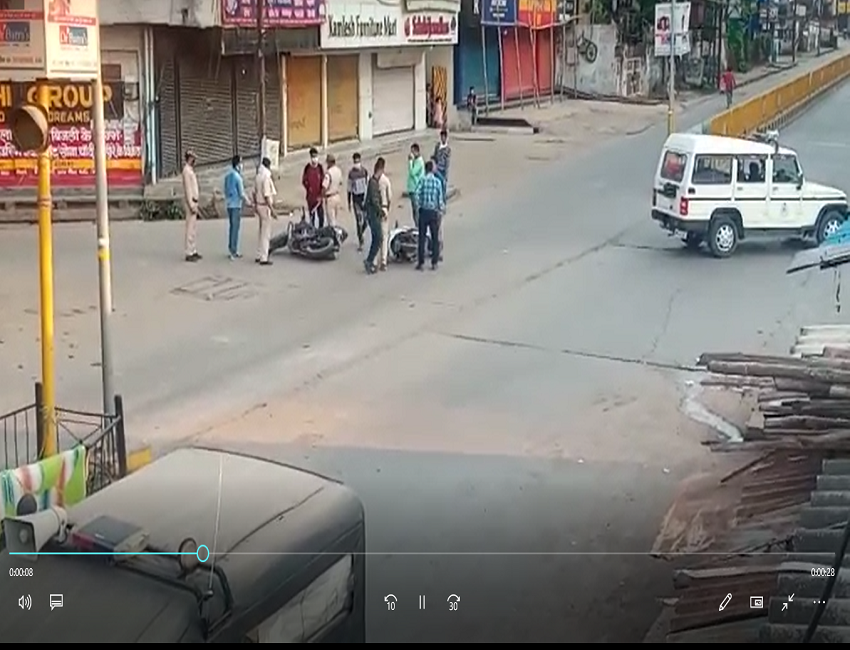 बड़ी खबर : लॉकडाउन तोड़ने पर REWA के युवको को पुलिस ने दौड़ा-दौड़ा कर पीटा, देखिये वीडियो !