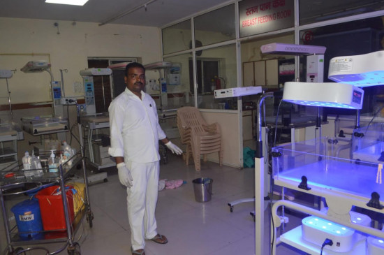 सतना में बड़ा हादसा टला : वेंटीलेंटर में आग भड़की, स्टाफ वार्ड में भर्ती 24 दुधमुंहे बच्चों को ऐसे बचाया गया