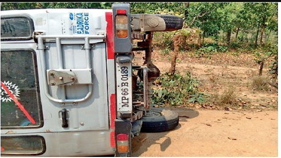 श्रद्धालुओं से भरा वाहन पलटा, आठ घायल : SINGRAULI NEWS