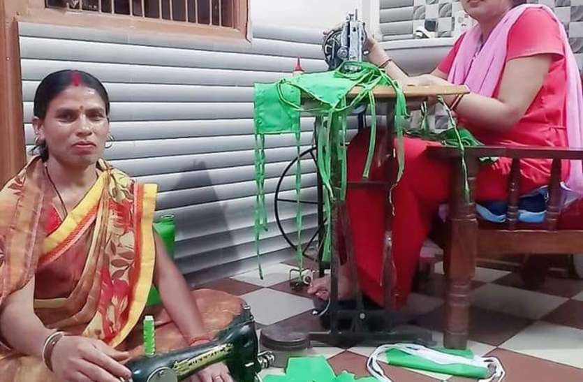 SATNA की सुनीता का जज्बा, कोरोना वायरस के खौफ के चलते घर में बना रही लोगो के लिए मास्क !