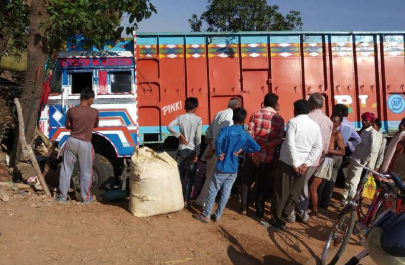 अनियंत्रित ट्रक ने बाइक सवार को मारी जोरदार टक्कर, मौत : REWA NEWS