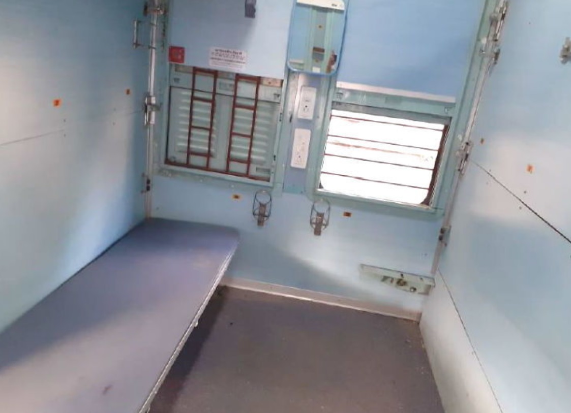 Coronavirus in India: ट्रेनों के 20 हज़ार डिब्बे Isolation Coach में बदलेंगे, इससे 3 लाख 20 हजार बेड उपलब्ध होंगे