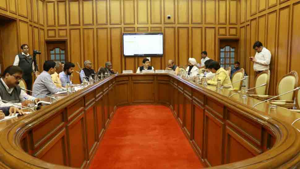 सावधान! अब Social Media पर भड़काऊ पोस्ट करना पड़ेगा मंहगा, हो सकती है 3 साल की जेल सावधान! अब Social Media पर भड़काऊ पोस्ट करना पड़ेगा मंहगा, हो सकती है 3 साल की जेल