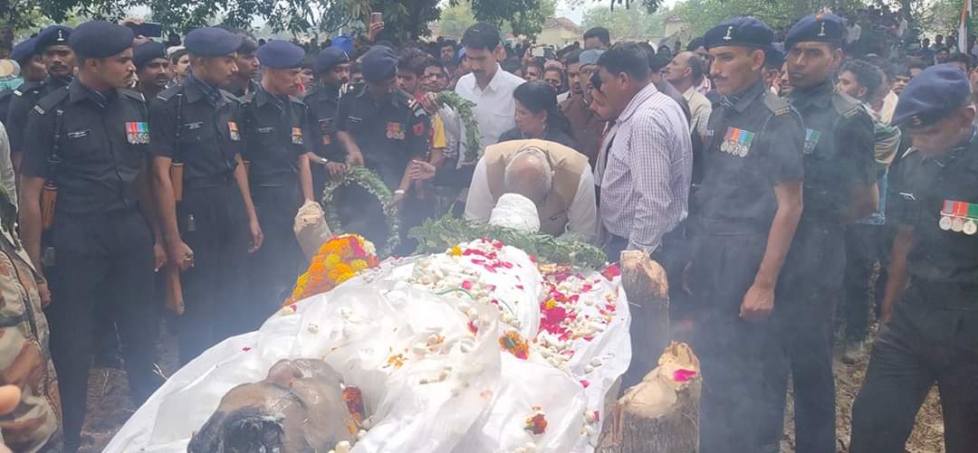 राजकीय सम्मान के पंचतत्व में विलीन हुए रीवा के लाल शहीद वीरेन्द्र, लेह-लद्धाख में हुआ था निधन