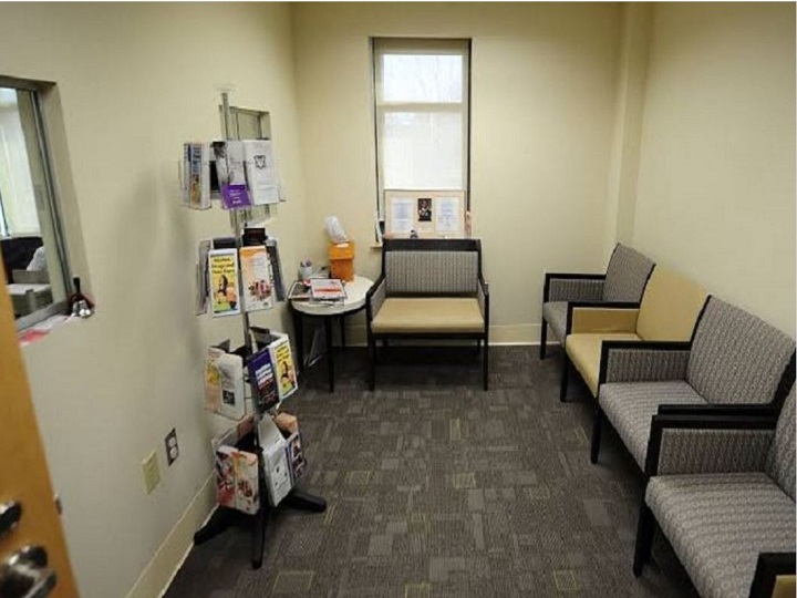 Vastu Tips: घर में जब दिखाई देने लगें ये लक्षण, तो समझ लेना कुछ तो गड़बड़ है Vastu Tips: घर में जब दिखाई देने लगें ये लक्षण, तो समझ लेना कुछ तो गड़बड़ है