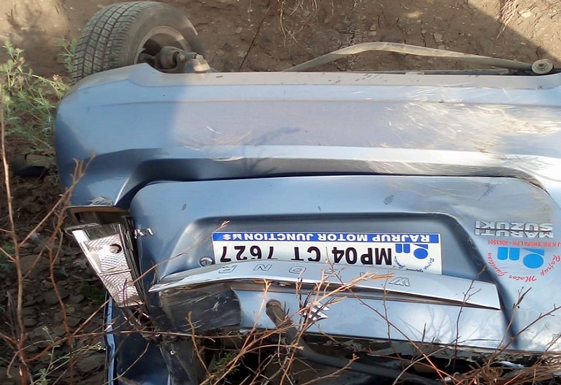 CORONAVIRUS के बीच MP में बड़ी दुर्घटना : कार पलटने से ASI की मौके पर मौत, बेटा-बहू व पोता-पोती घायल