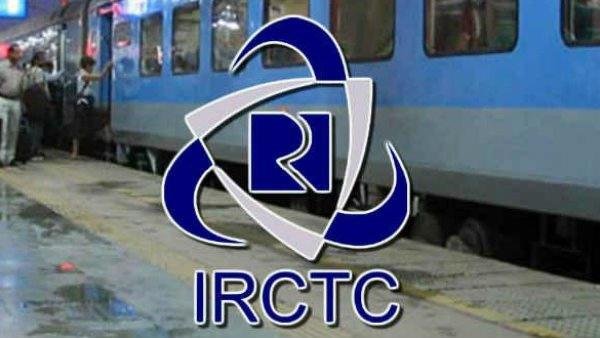 Railway Counter से बुकिंग बंद, लेकिन IRCTC रोजाना Online बेंच रहा लाखों Ticket