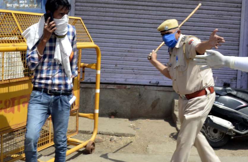 REWA में TOTAL LOCKDOWN का पालन नहीं कर रहे थे लोग, फिर POLICE ने... REWA में TOTAL LOCKDOWN का पालन नहीं कर रहे थे लोग, फिर POLICE ने...