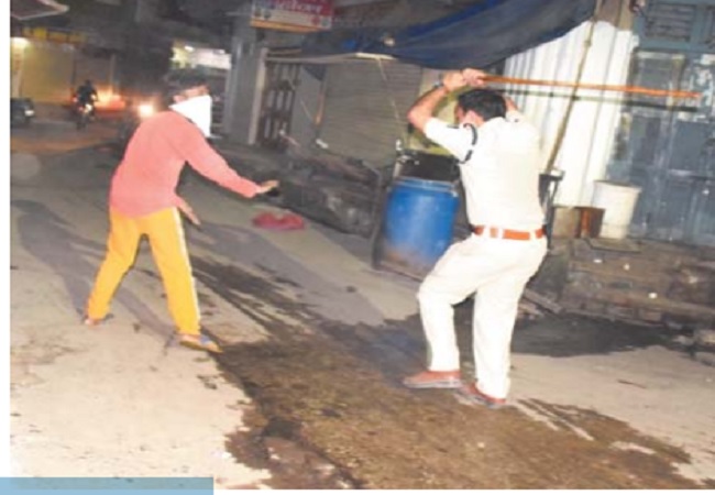 LOCKDOWN : REWA में दवाइयों की खरीदी का बहाना लगाकर घूमने वालों को POLICE ने पीटा...