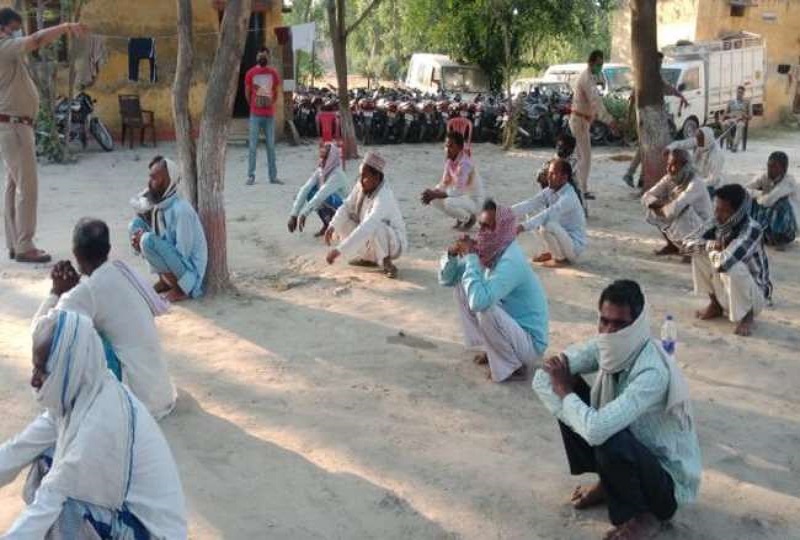 पुलिस कर्मियों पर फिर हमला! मस्जिद में नमाज पढ़ने से रोंका था, 23 हिरासत में