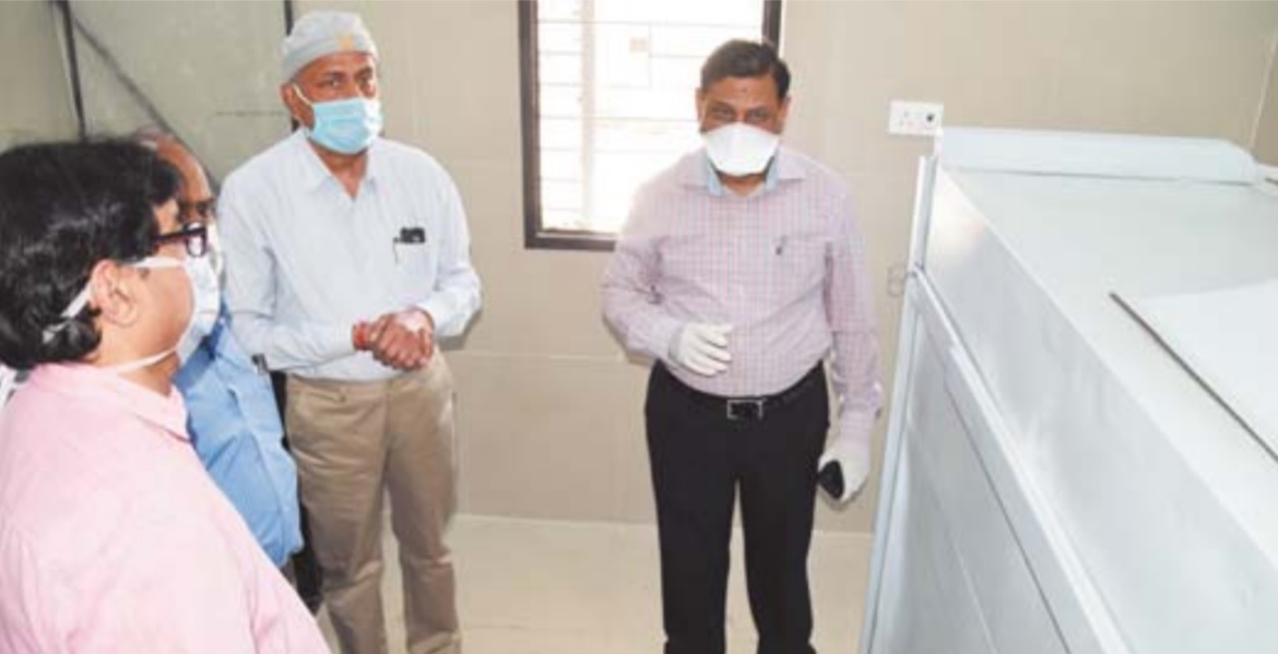 रीवा: बार-बार खराब हो रही कोरोना जांच मशीन को हटाया गया, नई लगी, 80 सैंपलों की जांच भी हुई रीवा: बार-बार खराब हो रही कोरोना जांच मशीन को हटाया गया, नई लगी, 80 सैंपलों की जांच भी हुई