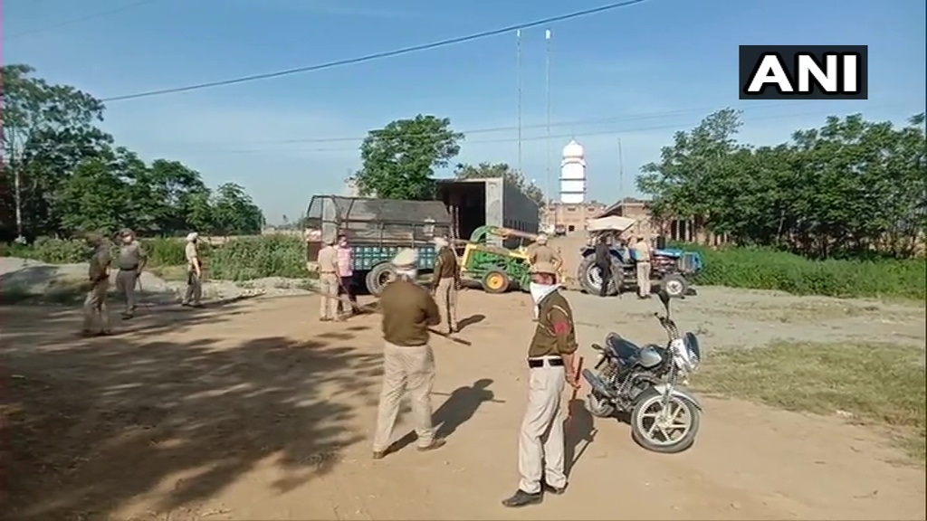 पंजाब में पुलिस कर्मियों पर निहंग सिखों का हमला, ASI का हाँथ काटा, 7 गिरफ्तार पंजाब में पुलिस कर्मियों पर निहंग सिखों का हमला, ASI का हाँथ काटा, 7 गिरफ्तार