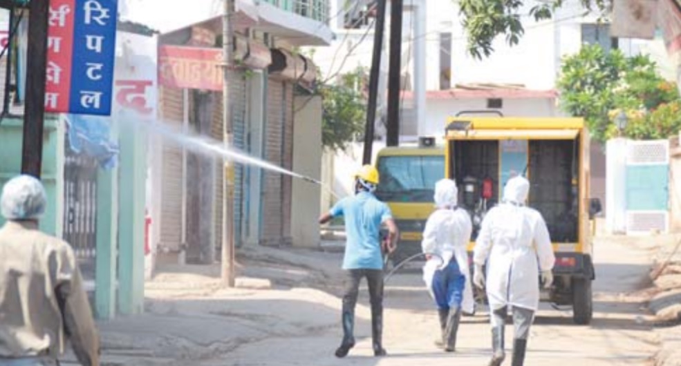 रीवा: एपिसेन्टर घोषित हुआ डॉ सिंहल का आवासीय क्षेत्र इंदिरा नगर, क्या है प्रशासन की तैयारी, जानिए... रीवा: एपिसेन्टर घोषित हुआ डॉ सिंहल का आवासीय क्षेत्र इंदिरा नगर, क्या है प्रशासन की तैयारी, जानिए...