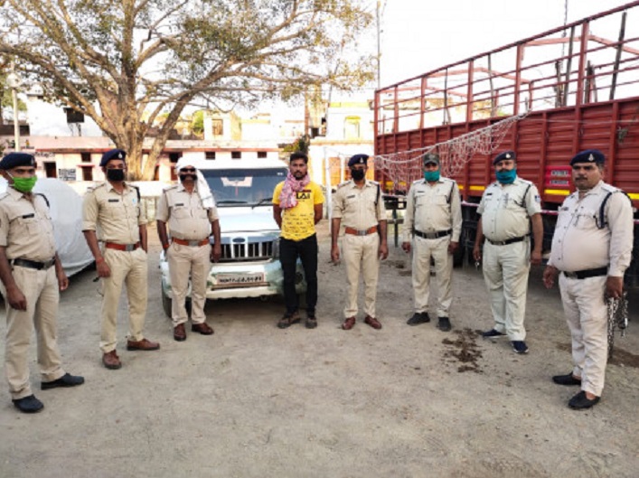 रीवा पुलिस के नाक में दम करने वाले इस पुलिस आरक्षक ने किया एक और काण्ड रीवा पुलिस के नाक में दम करने वाले इस पुलिस आरक्षक ने किया एक और काण्ड