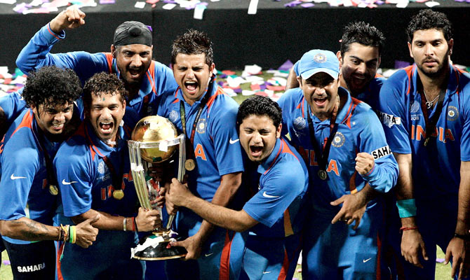 World Cup-2011: धोनी का ऐतिहासिक छक्का, और भारत की झोली में कप, इन्होने फिर दिया उन यादगार लम्हों को जीने का मौक़ा...