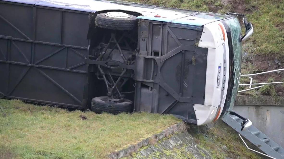 मजदूरों को लेकर उत्तरप्रदेश बॉर्डर जा रही बस बीना के पास पलटी, कई मजदूर घायल