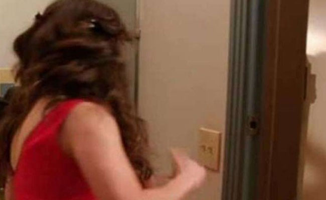 मुंबई से लौटा पति तो पत्नी ने बंद कर लिया दरवाजा, फिर हुआ कुछ ऐसा... मुंबई से लौटा पति तो पत्नी ने बंद कर लिया दरवाजा, फिर हुआ कुछ ऐसा...