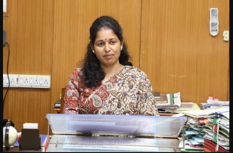 INDORE की नई आयुक्त बनी प्रतिभा, आशीष सिंह होंगे UJJAIN के नए कलेक्टर INDORE की नई आयुक्त बनी प्रतिभा, आशीष सिंह होंगे UJJAIN के नए कलेक्टर