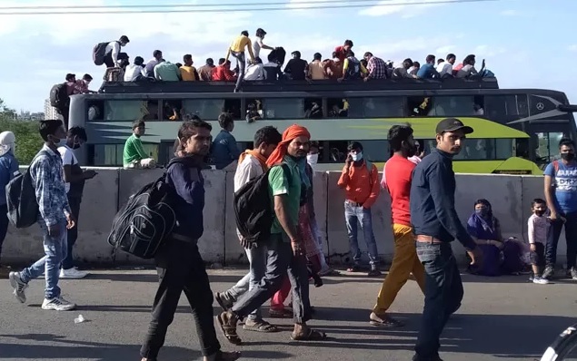 रीवा: मजदूरों को घर लाने सरकार ने उपलब्ध कराई थी मुफ्त बस सेवा, वसूल रहें किराए के हज़ारों रूपए