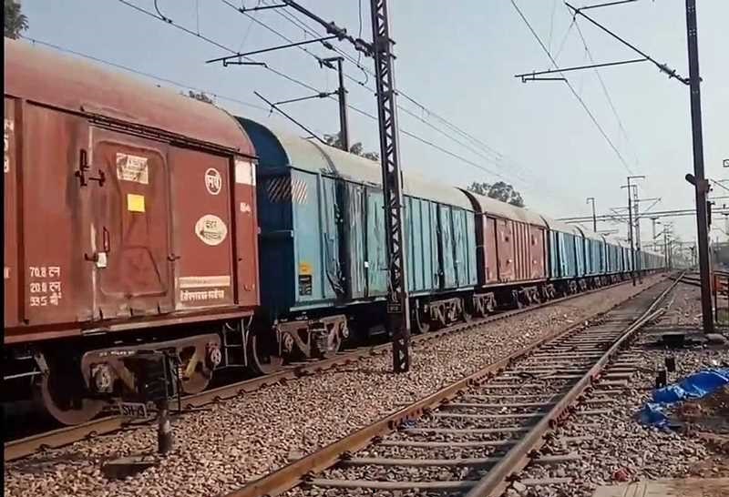 रेलवे ट्रैक में सो रहें मजदूरों के ऊपर से गुजर गई मालगाड़ी, 14 की मौत