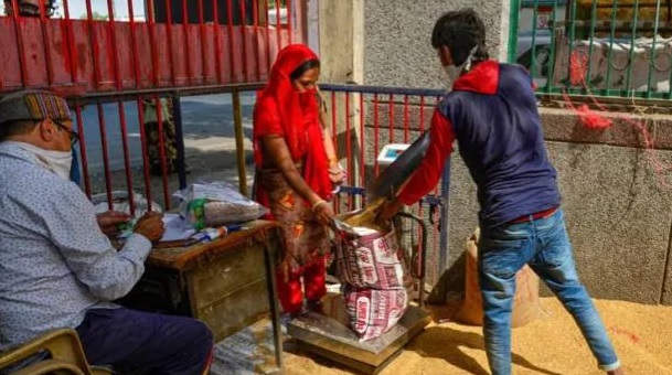 अब देश भर में चलेगा एक ही राशन कार्ड, जानें- क्या है वन नेशन-वन राशन कार्ड योजना अब देश भर में चलेगा एक ही राशन कार्ड, जानें- क्या है वन नेशन-वन राशन कार्ड योजना