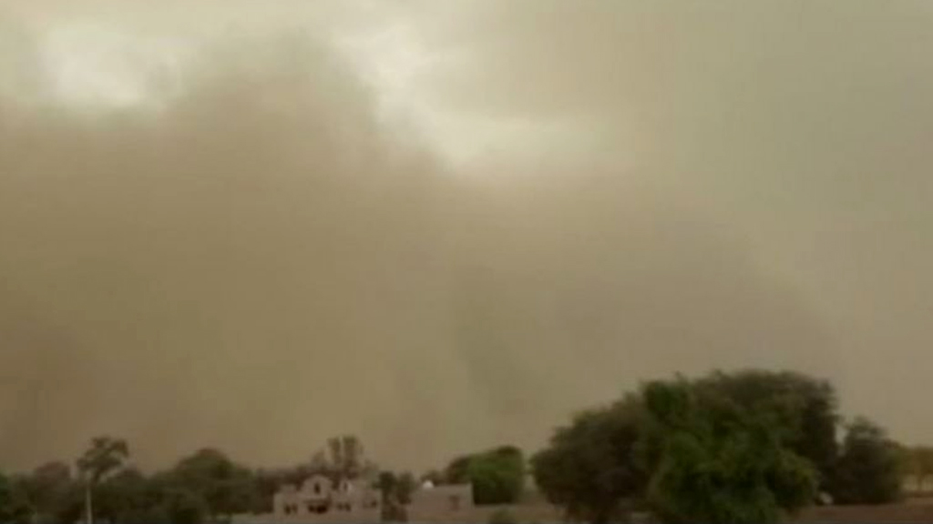 कहीं बूंदाबांदी, तो कहीं तेज़ आंधी-बारिश, जनजीवन किया अस्त-व्यस्त