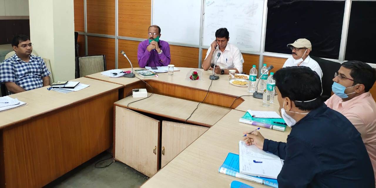 नवागत रीवा जिला पंचायत सीईओ स्वप्निल वानखेड़े ने ग्रामीण आजीविका मिशन कार्यालय का किया निरीक्षण