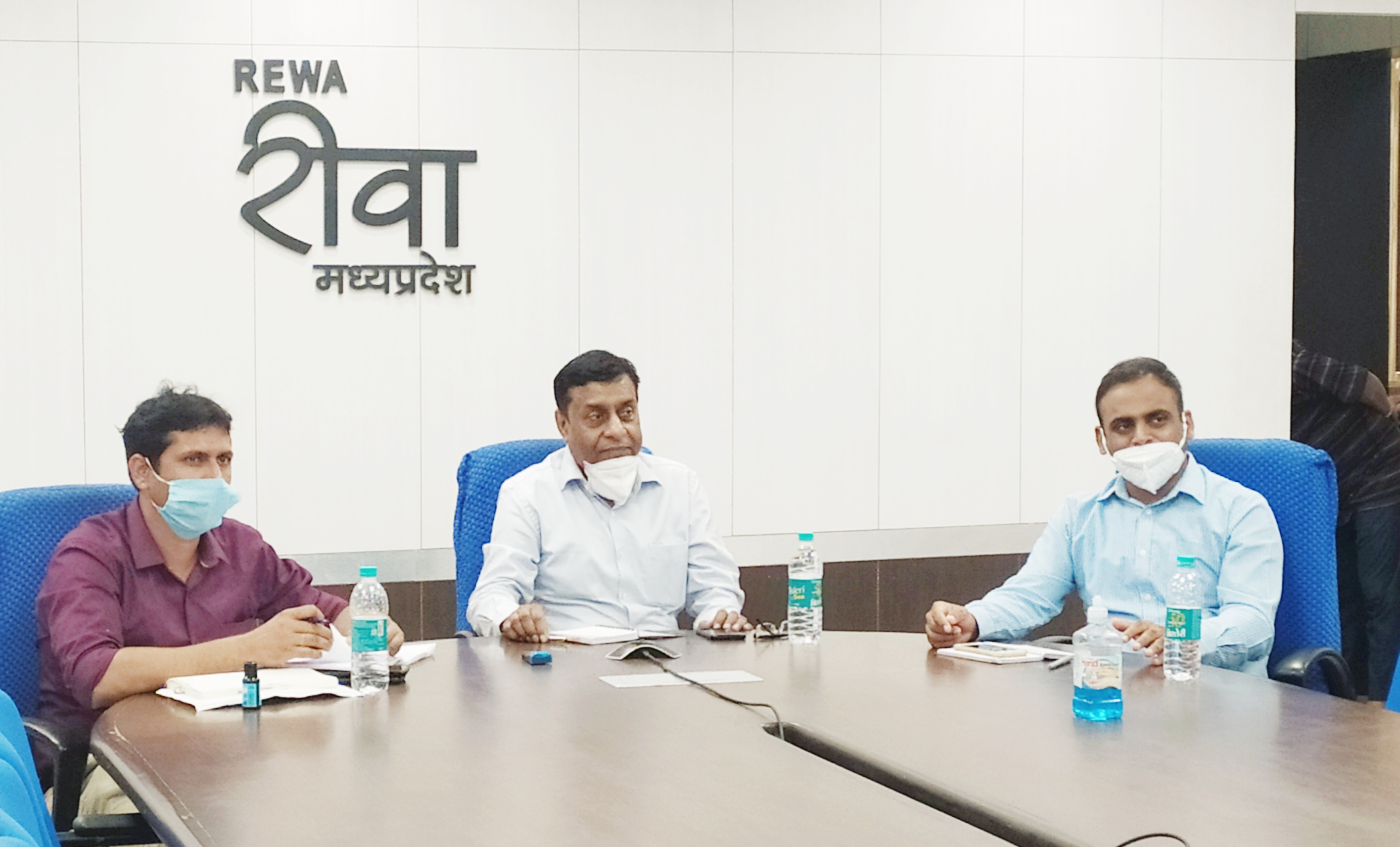 Kill-Corona Campaign / रीवा संभाग में प्रतिदिन 5.63 लाख व्यक्तियों की जांच होगी - कमिश्नर Kill-Corona Campaign / रीवा संभाग में प्रतिदिन 5.63 लाख व्यक्तियों की जांच होगी - कमिश्नर