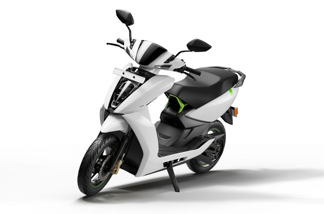Ather Energy ने Ather 450 इलेक्ट्रिक स्कूटर के लिए डार्क थीम पेश की