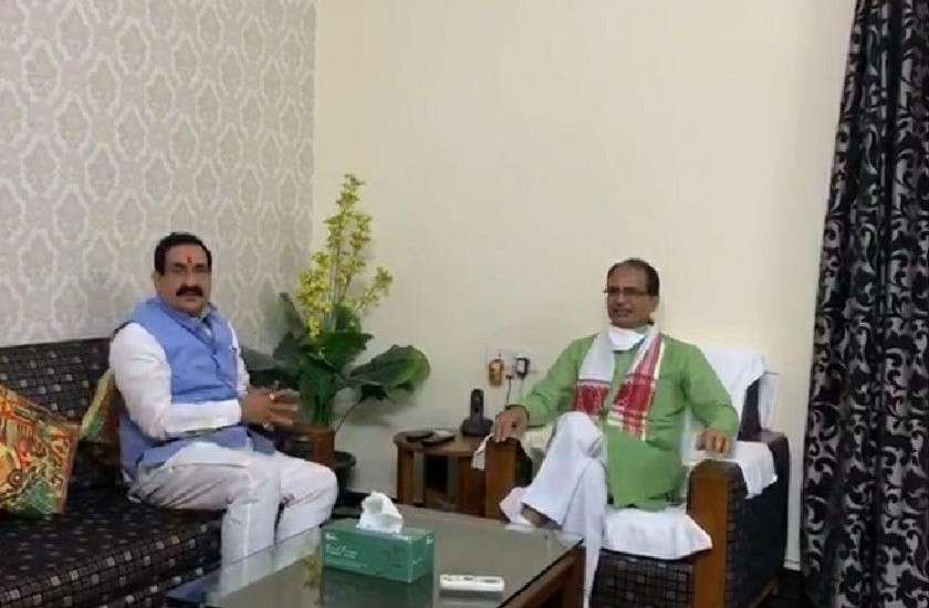 गृहमंत्री से मिलने पहुंचे CM SHIVRAJ, बंद कमरे में मीटिंग, अटकले हुई तेज गृहमंत्री से मिलने पहुंचे CM SHIVRAJ, बंद कमरे में मीटिंग, अटकले हुई तेज