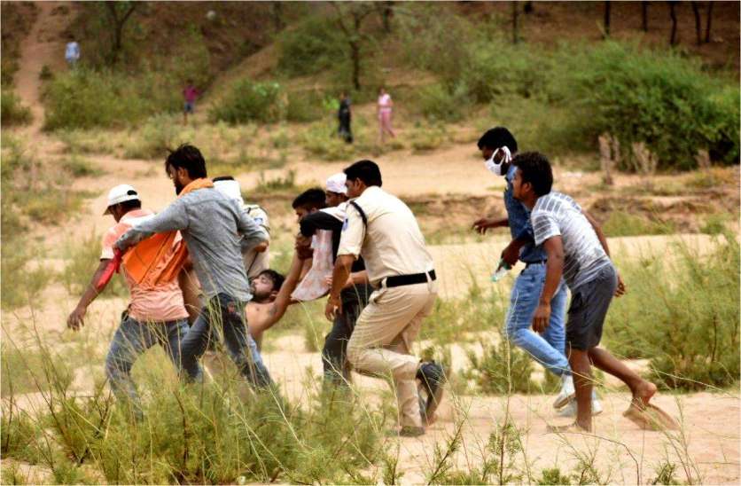 MP में बड़ा हादसा, एक ही परिवार के पांच लोग डूबे, पढ़िए पूरी खबर MP में बड़ा हादसा, एक ही परिवार के पांच लोग डूबे, पढ़िए पूरी खबर