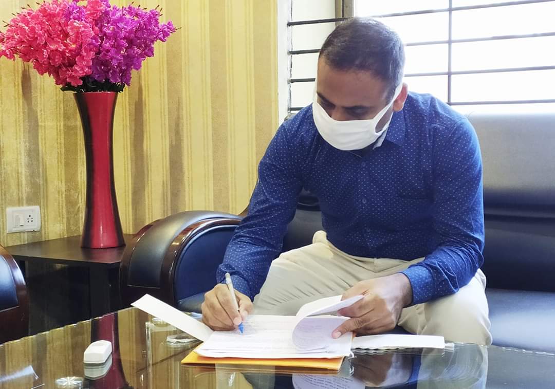 रीवा के नवागत कलेक्टर इलैया राजा टी ने पदभार ग्रहण किया रीवा के नवागत कलेक्टर इलैया राजा टी ने पदभार ग्रहण किया