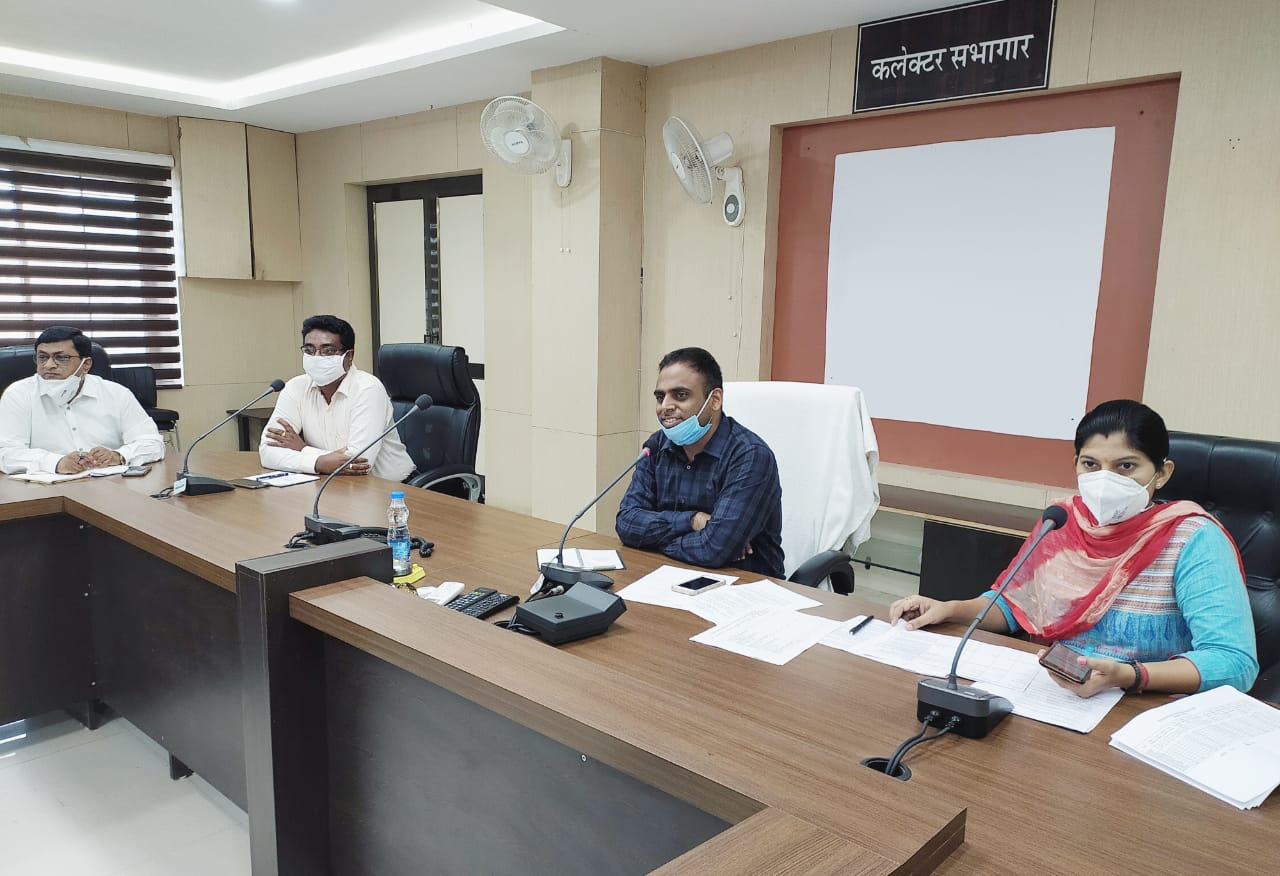 कलेक्टर इलैयाराजा टी ने दिए माता-पिता एवं वरिष्ठ नागरिकों के भरण-पोषण तथा कल्याण अधिनियम के प्रभावी क्रियान्वयन के निर्देश कलेक्टर इलैयाराजा टी ने दिए माता-पिता एवं वरिष्ठ नागरिकों के भरण-पोषण तथा कल्याण अधिनियम के प्रभावी क्रियान्वयन के निर्देश