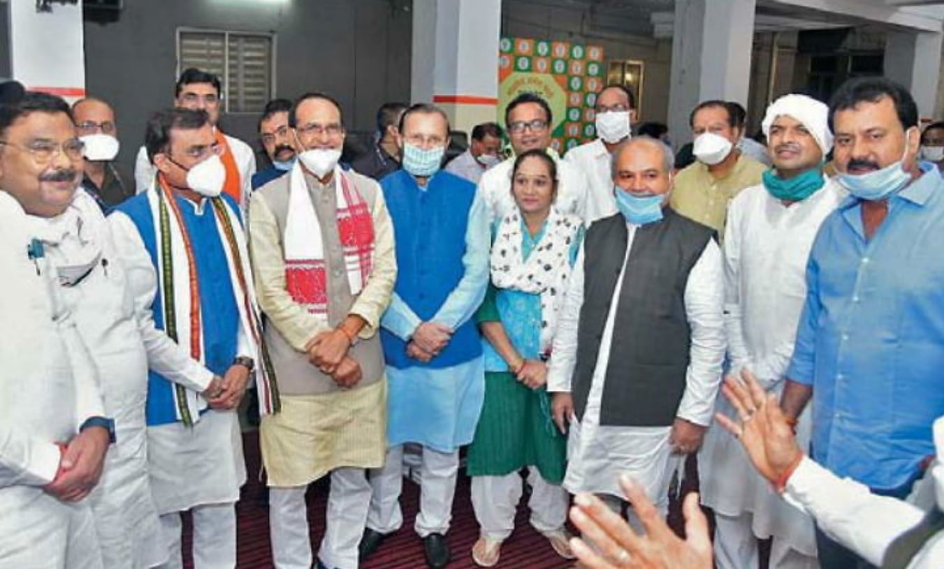 राज्यसभा चुनाव के पहले बदला सियासी पाला, मध्यप्रदेश में 5 और विधायक भाजपा के खेमे में...