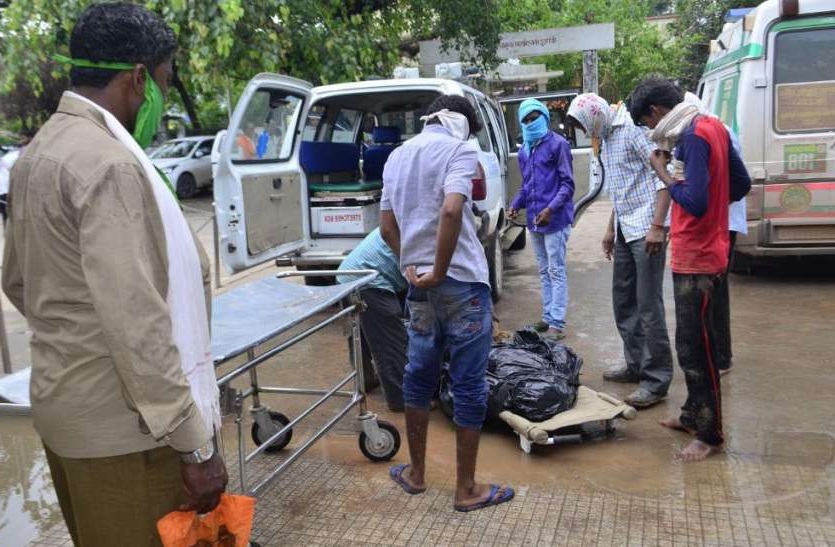 Rewa News / तालाब में मिला दो दिन से लापता युवक का शव Rewa News / तालाब में मिला दो दिन से लापता युवक का शव