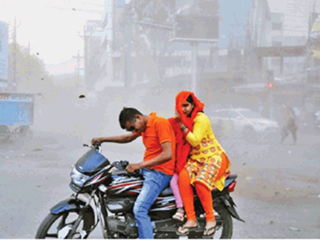 आसार: भोपाल समेत MP के 25 जिलों में चक्रवाती हवाएं जो मचा सकती है तबाही, पढ़िए जल्दी.. आसार: भोपाल समेत MP के 25 जिलों में चक्रवाती हवाएं जो मचा सकती है तबाही, पढ़िए जल्दी..